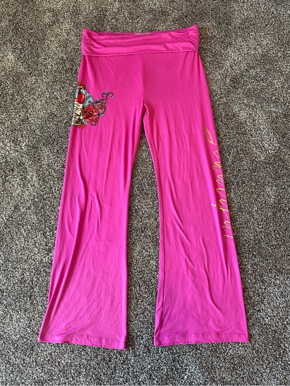 Y2K 2000’s Young & Chic pink flare leggings with graphic on sides